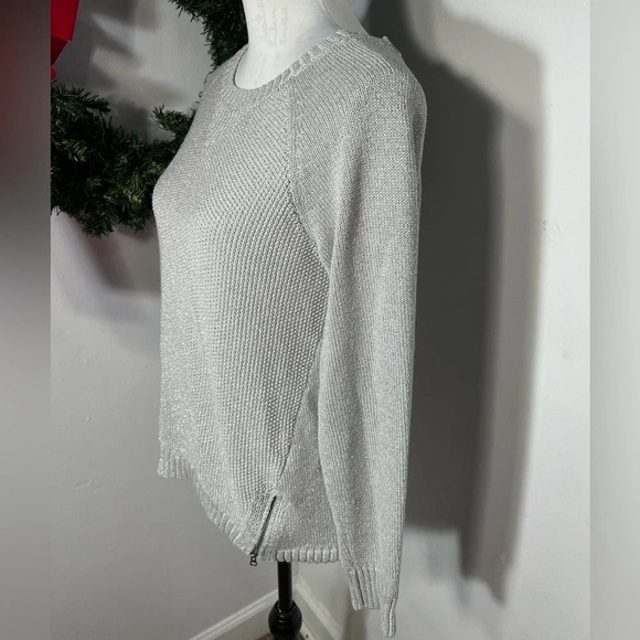 Apt9, M, long sleeve, crewneck, silver metallic sweater with ribbed hems. - Picture 10 of 10